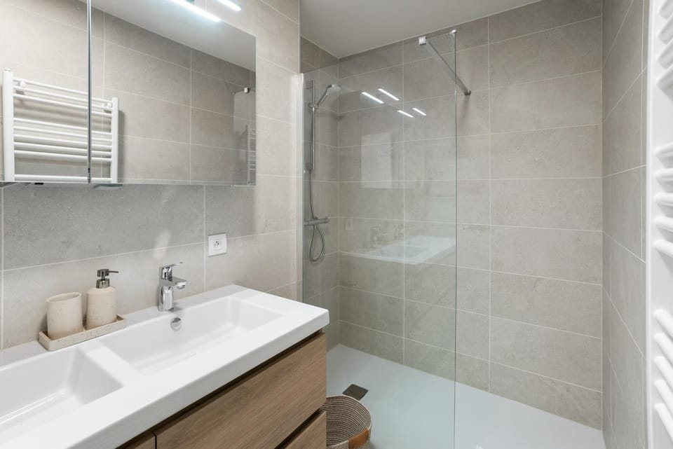 Shower, Bathroom