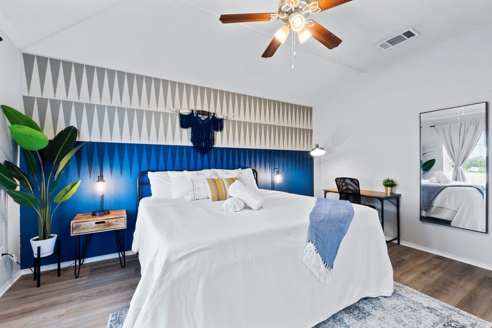 Bed, Photo of the whole room, Bedroom