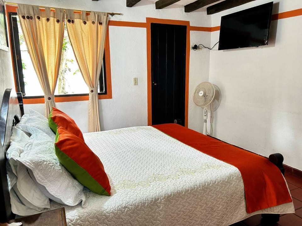 Photo of the whole room, Bedroom