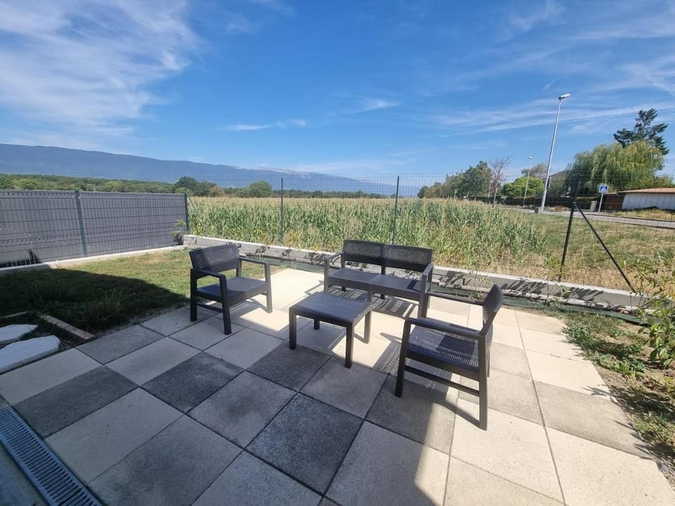 Dépendance cosy en duplex avec terrasse & jardin Apartment in Haute-Savoie