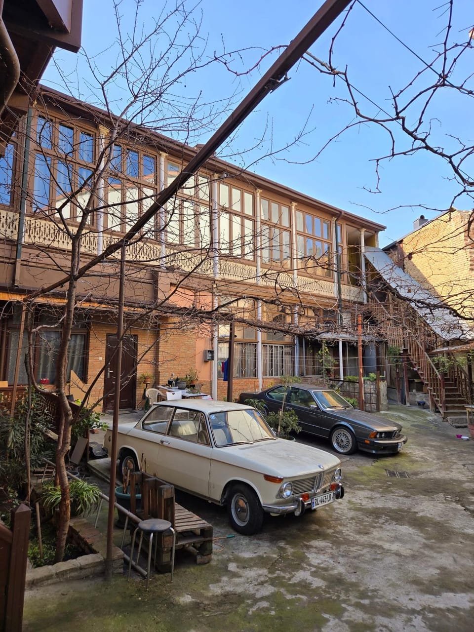 Neighbourhood, Inner courtyard view