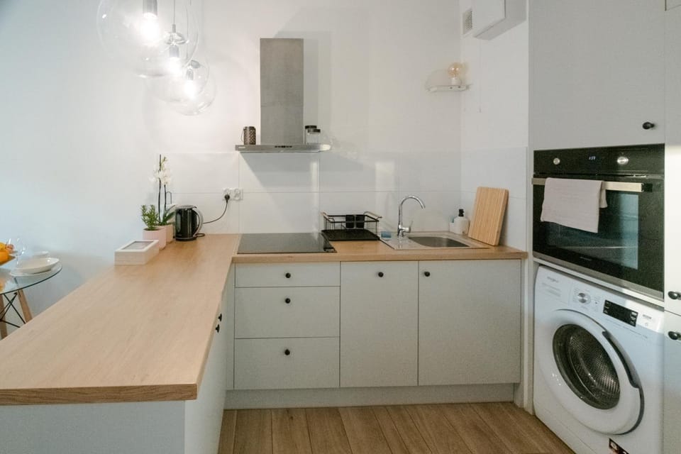Kitchen or kitchenette, dishwasher, stove, washing machine