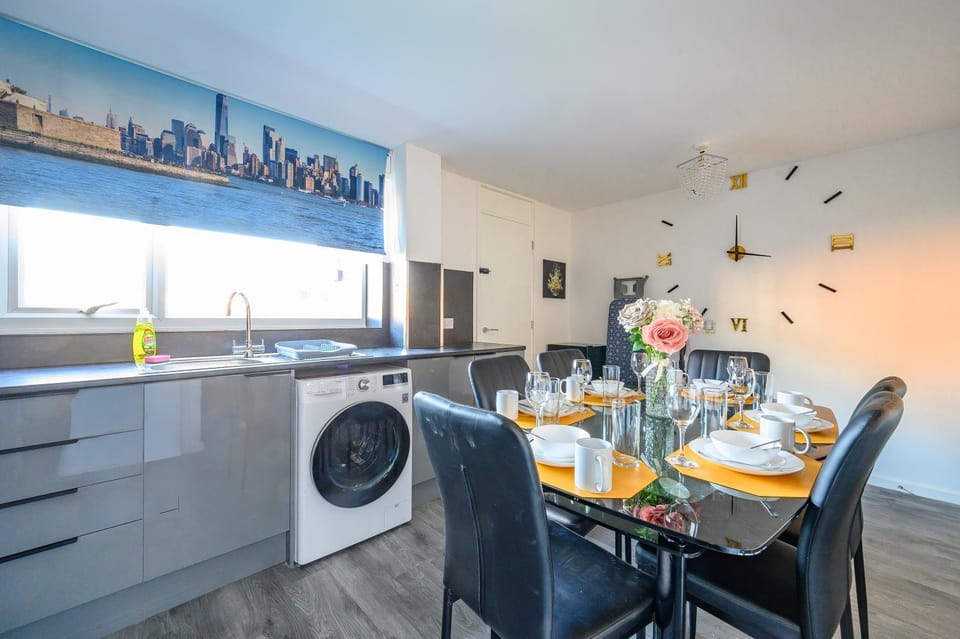 -RAGS- For your relaxed, Cosy Stay, Free Parking Vacation rental in Leeds