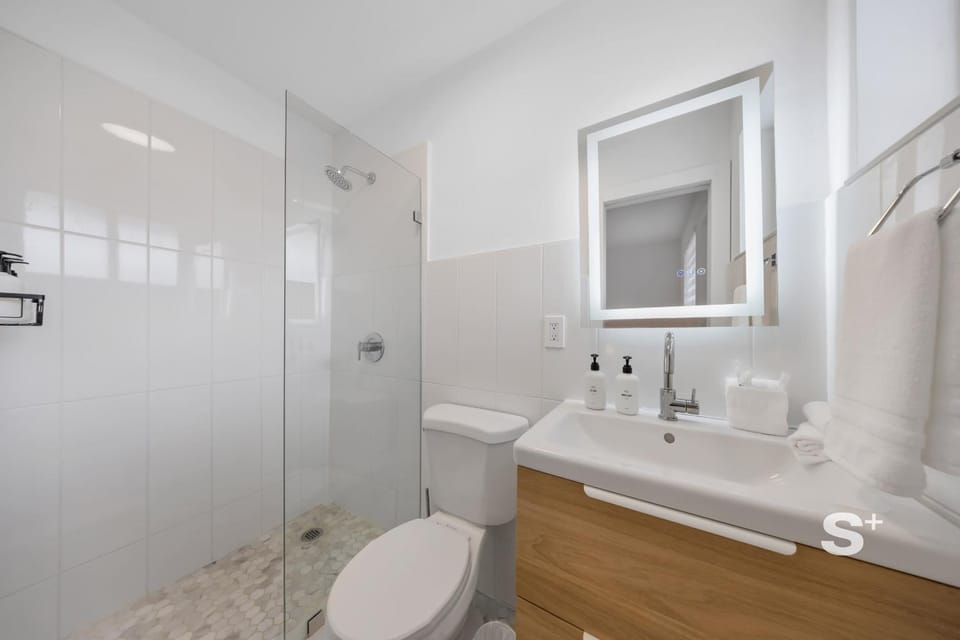 Chic Miami Studio - Gym, BBQ, Free Parking Apartment in Miami Shores