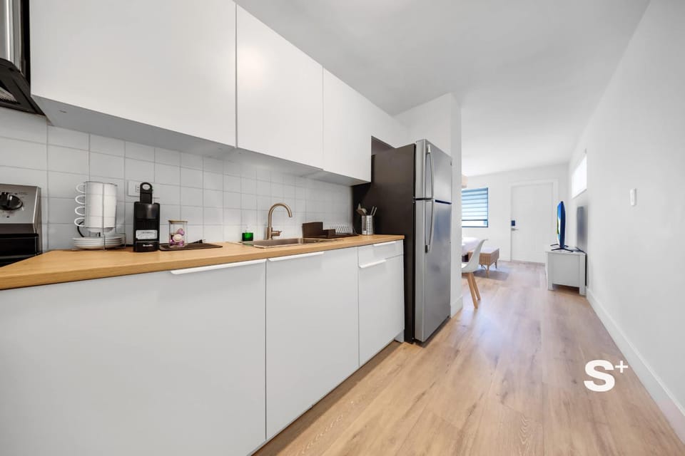 Stylish Studio - Parking & Gym Near Aventura Apartment in Miami Shores