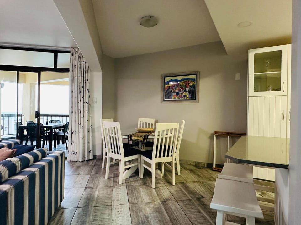 uMhlanga - Beachfront! Pool! Self Catering Apartment in Umhlanga
