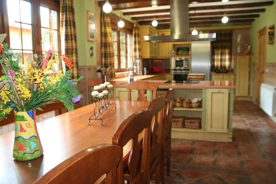 Casa las Vacas House in Cantabria