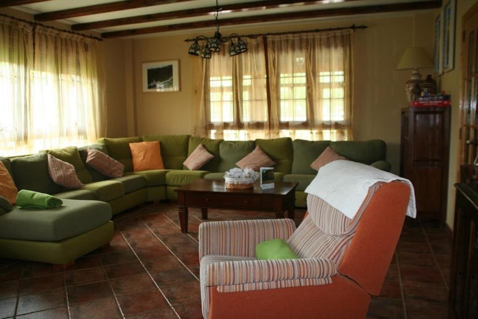 Casa las Vacas House in Cantabria
