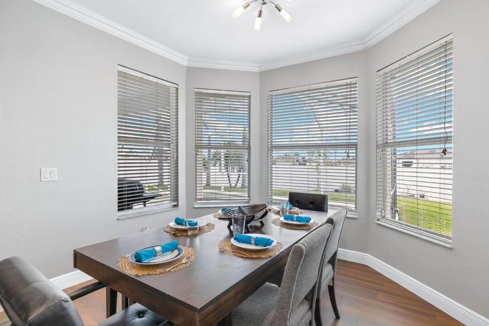 Family & pet friendly, bikes, heated pool & sleeps 11! Villa Grace - SWFL Rentals Villa in Cape Coral