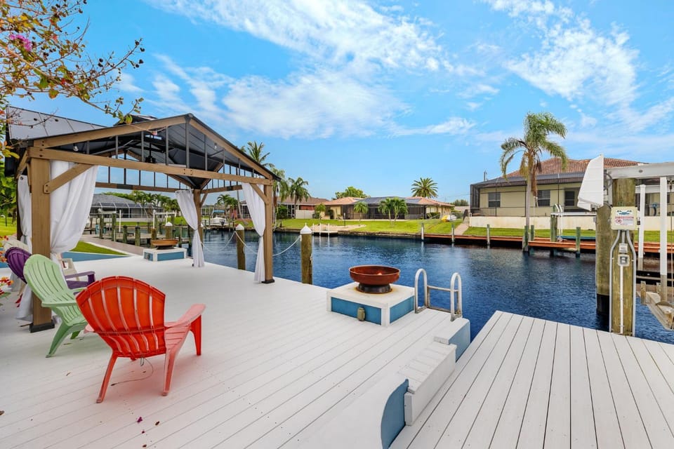 Renovated villa w/direct gulf access & boat lift! Villa Geraldine - SWFL Rentals Villa in Cape Coral