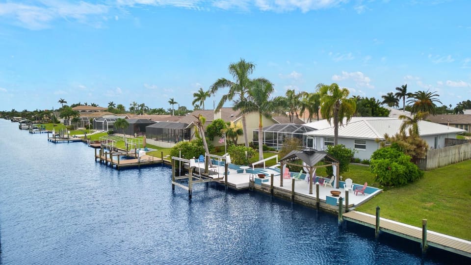 Renovated villa w/direct gulf access & boat lift! Villa Geraldine - SWFL Rentals Villa in Cape Coral