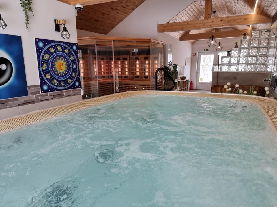 Hot Tub, Swimming pool