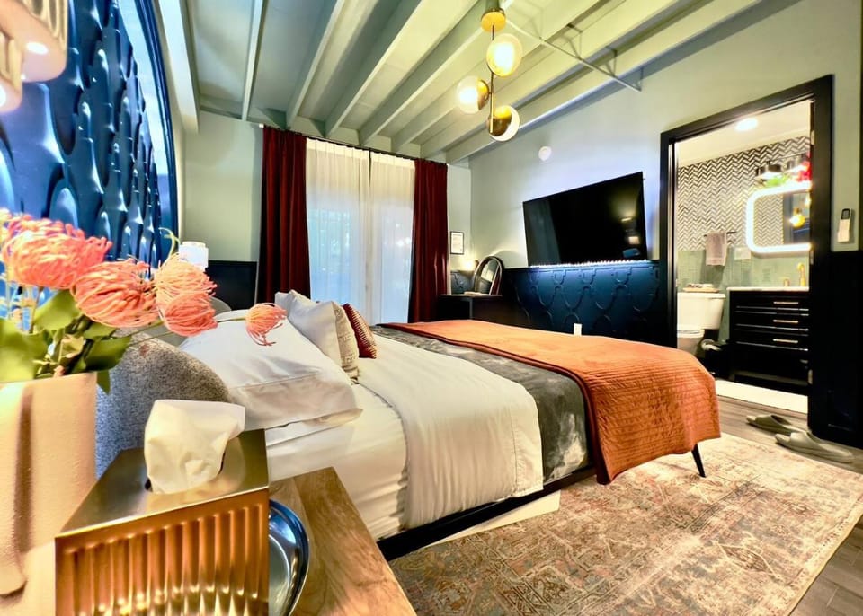 Bed, Bedroom, Pets, pet friendly