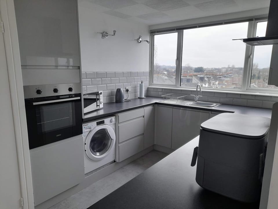 Property building, Kitchen or kitchenette, washing machine, dryer