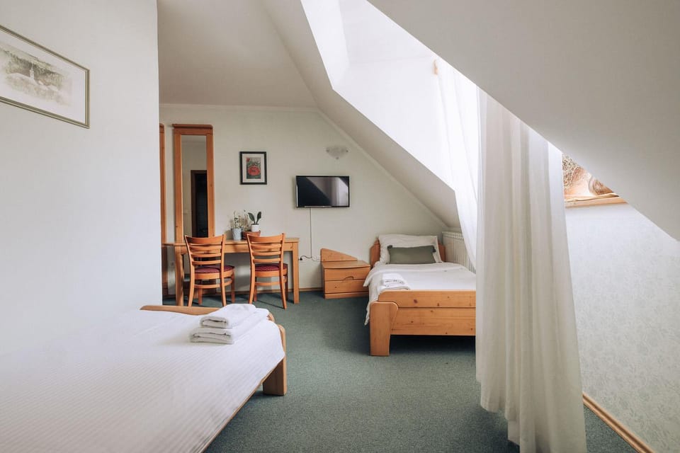 TV and multimedia, Photo of the whole room, Bedroom