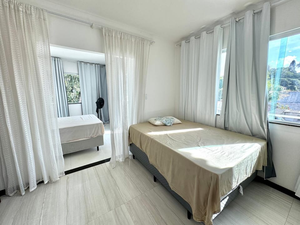 Casa confortavel e espaçosa prox Centro Mini academia e 1 king size Wifi Rapido House in Miguel Pereira