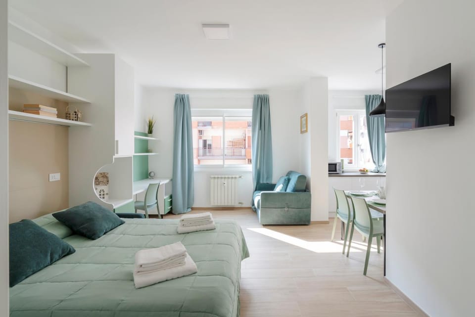 Bed, TV and multimedia, Photo of the whole room, Seating area