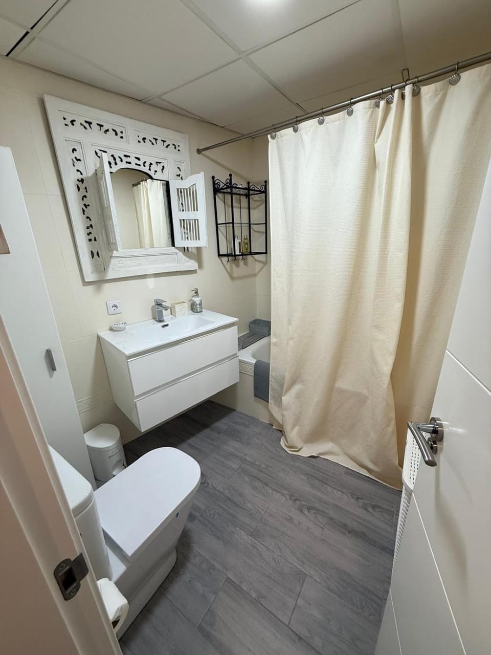 Bathroom, Bath