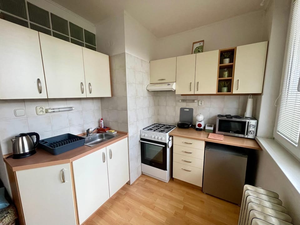 Coffee/tea facilities, Kitchen or kitchenette, microwave, oven, toaster
