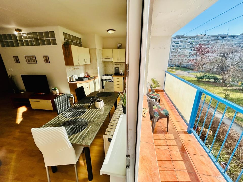 View (from property/room), Balcony/Terrace, Kitchen or kitchenette, Dining area