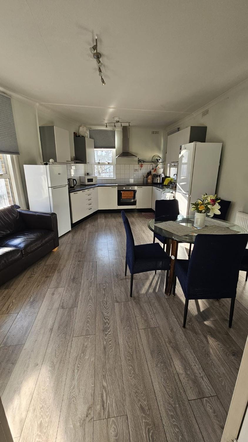 Kitchen or kitchenette, Dining area, minibar, oven, toaster