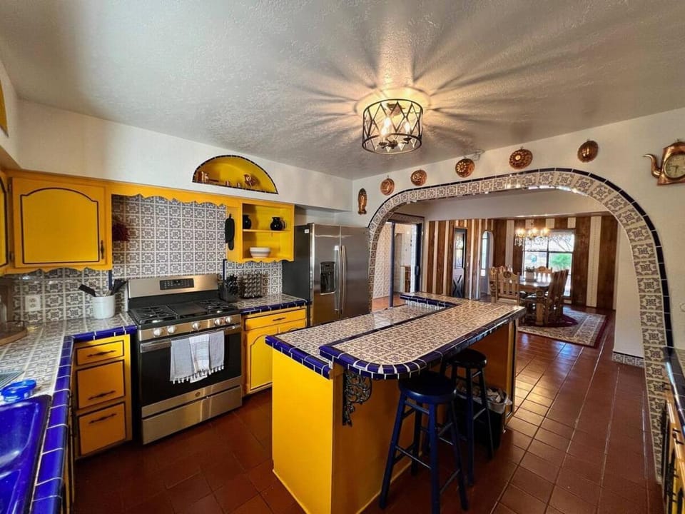 Garcia Hacienda Authentic Mexican Villa & Hot Tub House in Atascadero