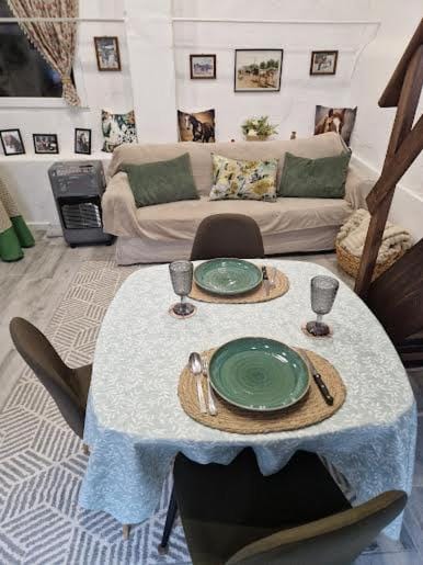 Living room, Dining area