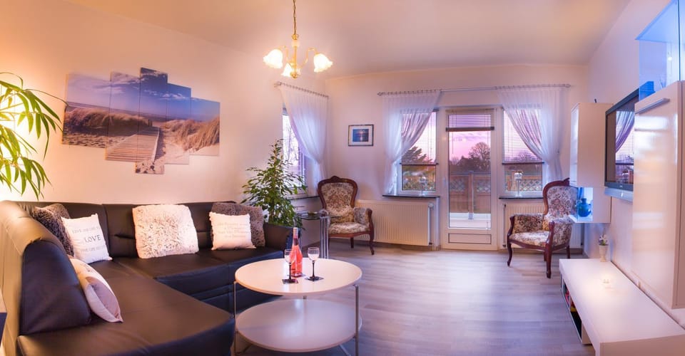 BBQ facilities, Balcony/Terrace, Balcony/Terrace, Living room, Seating area, Garden view