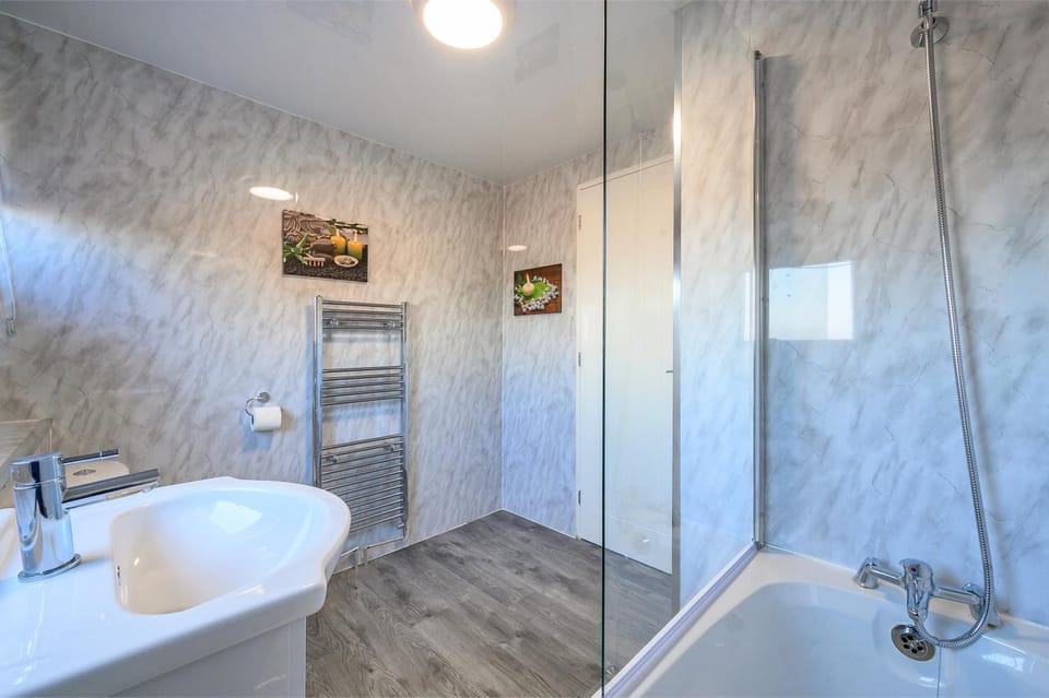 -RBGS- For your relaxed, Cosy Stay, Free Parking Vacation rental in Leeds