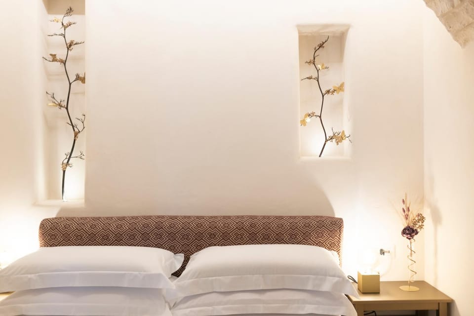 Bed, TV and multimedia, Bedroom