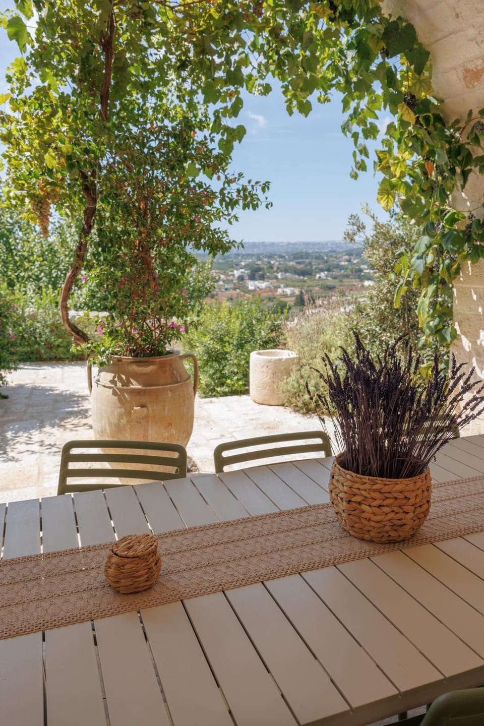 Day, Garden, Seating area, Dining area, Garden view