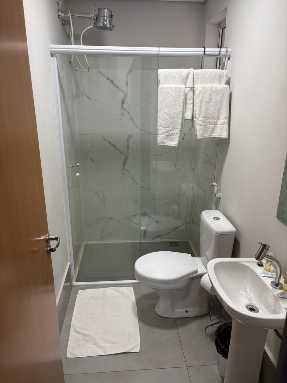 Shower, Toilet, Bathroom, towels