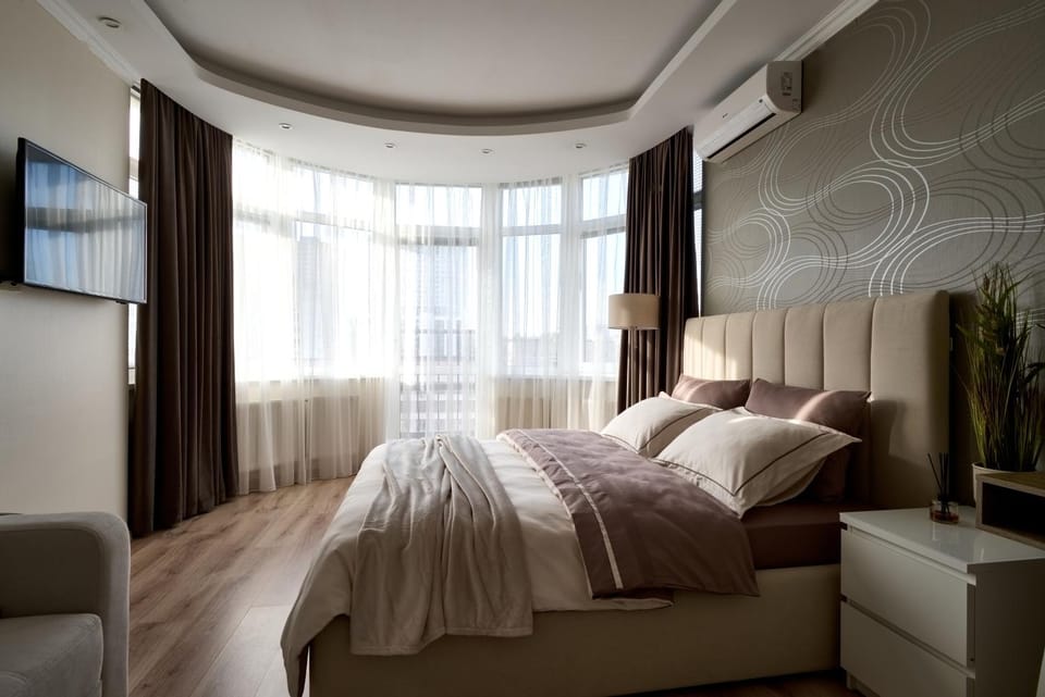 Bed, TV and multimedia, Living room, Photo of the whole room, Seating area, Bedroom