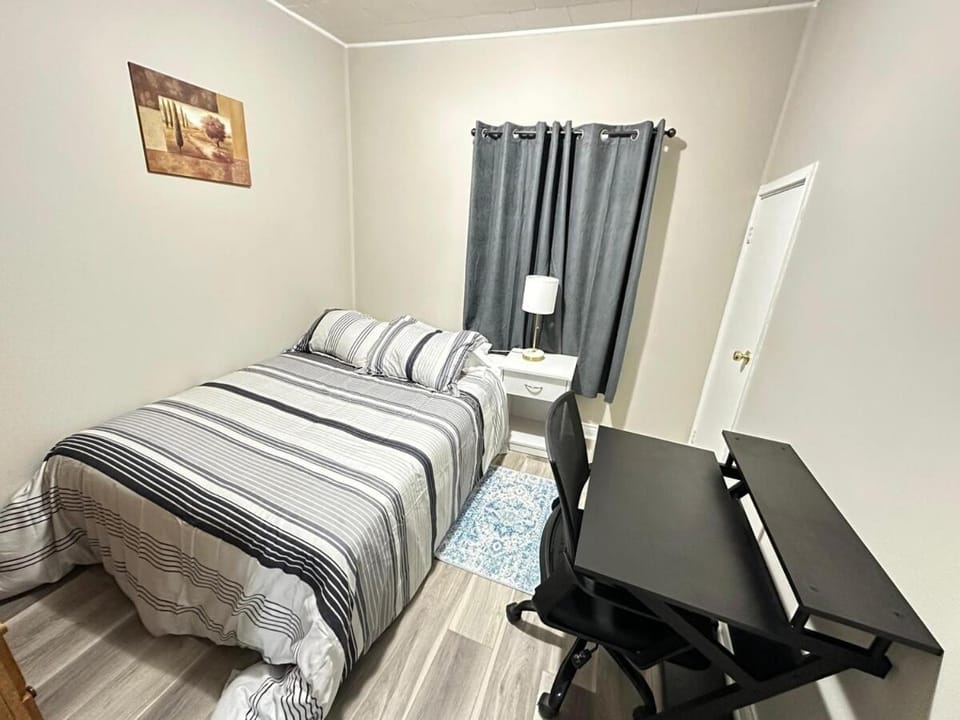 A Quiet and decent 3 bedroom apartment Apartment in Ontario