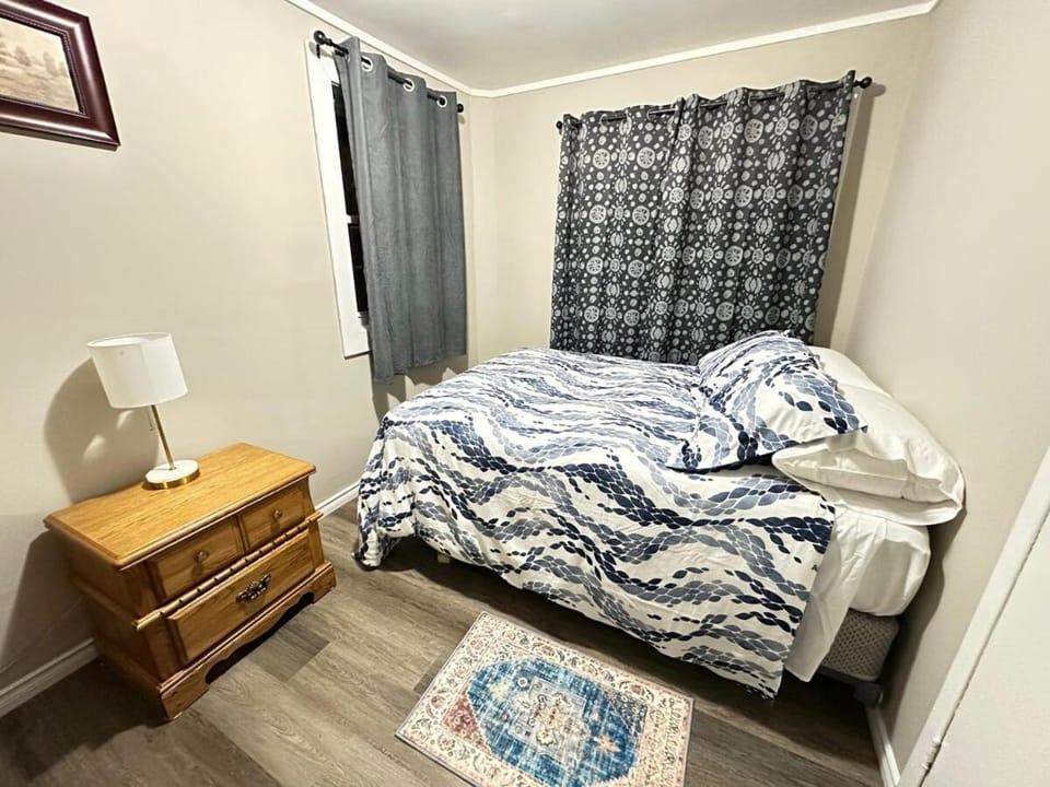 A Quiet and decent 3 bedroom apartment Apartment in Ontario