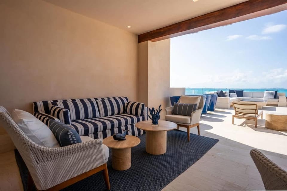 9BR Luxury Beachfront Penthouse w/ Private Pool Apartment in Isla Mujeres
