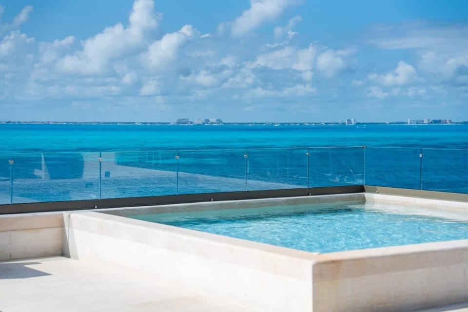 9BR Luxury Beachfront Penthouse w/ Private Pool Apartment in Isla Mujeres