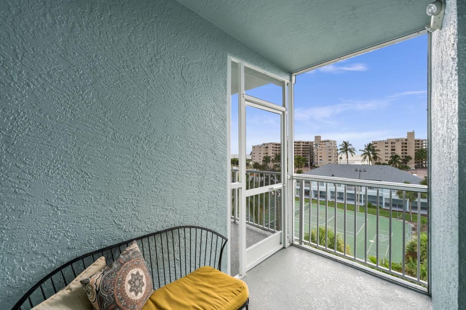 Pool, Tennis, Across the Street from the Beach - Captains Bay North 401 House in Estero Island