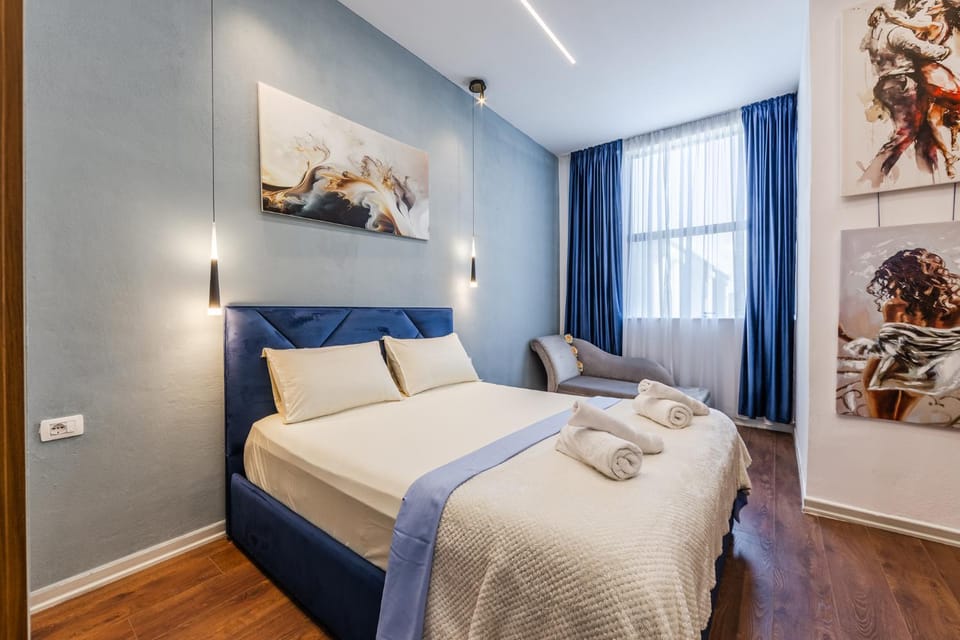 Bed, Photo of the whole room, Decorative detail, Bedroom