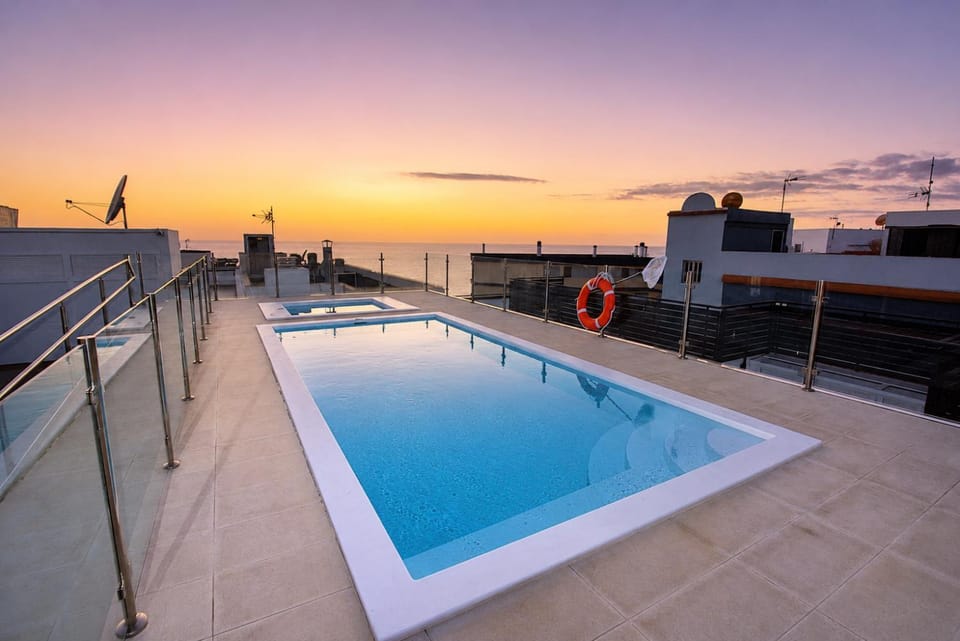 Solarium, Swimming pool