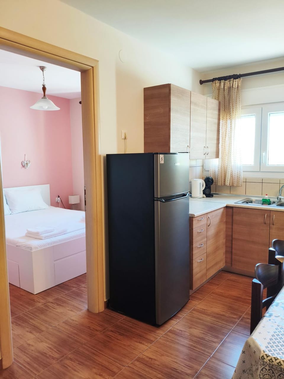 Bed, Photo of the whole room, Bedroom, oven
