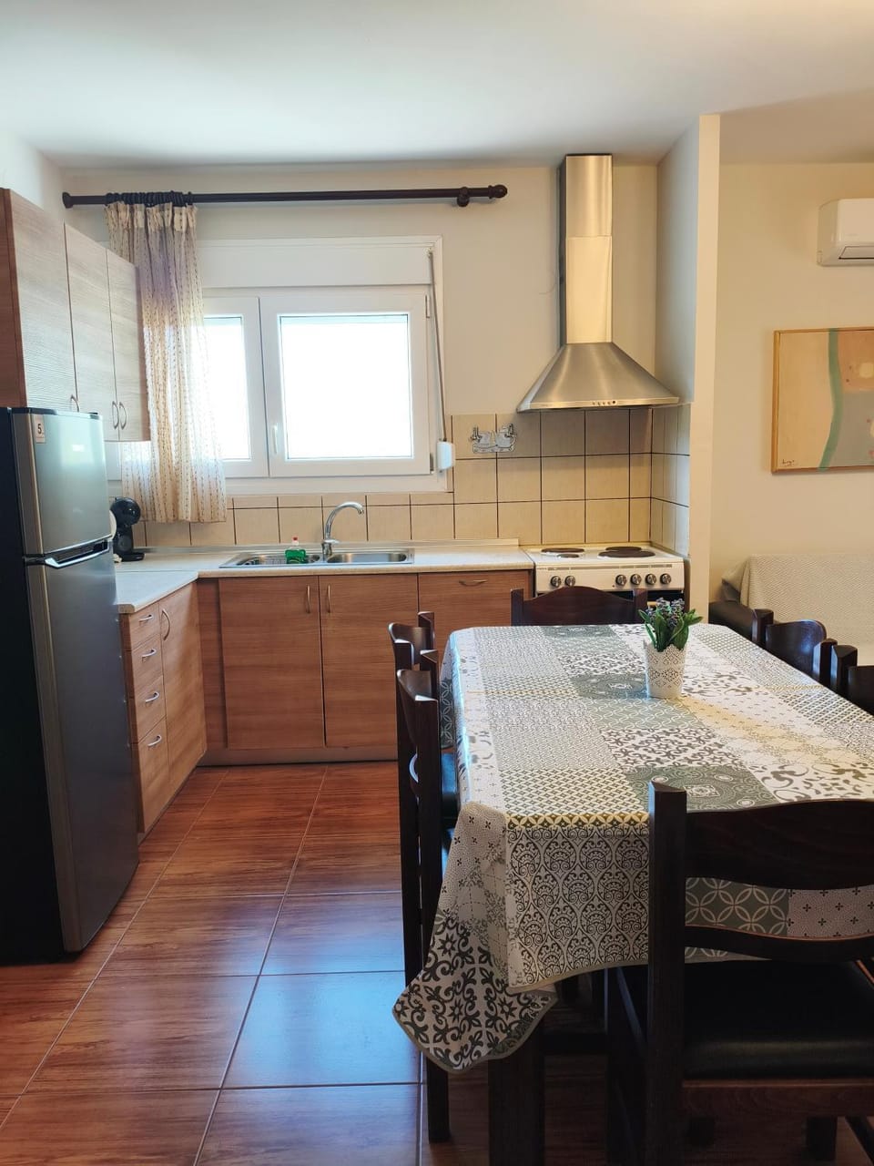 Kitchen or kitchenette, Dining area, oven, stove