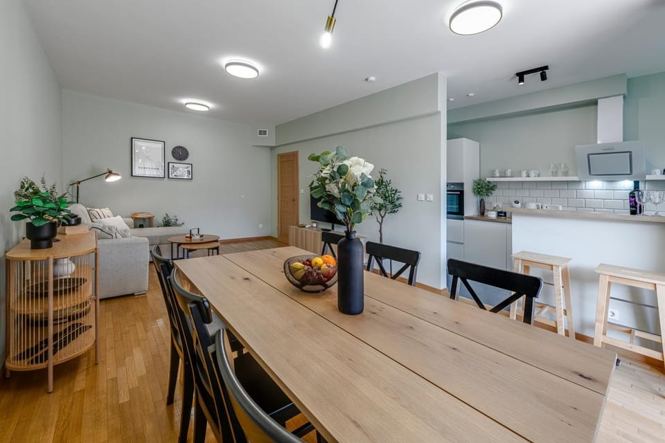 Kitchen or kitchenette, Dining area, oven