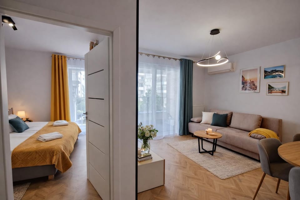 Bed, Living room, Photo of the whole room, Seating area, Bedroom, wardrobe