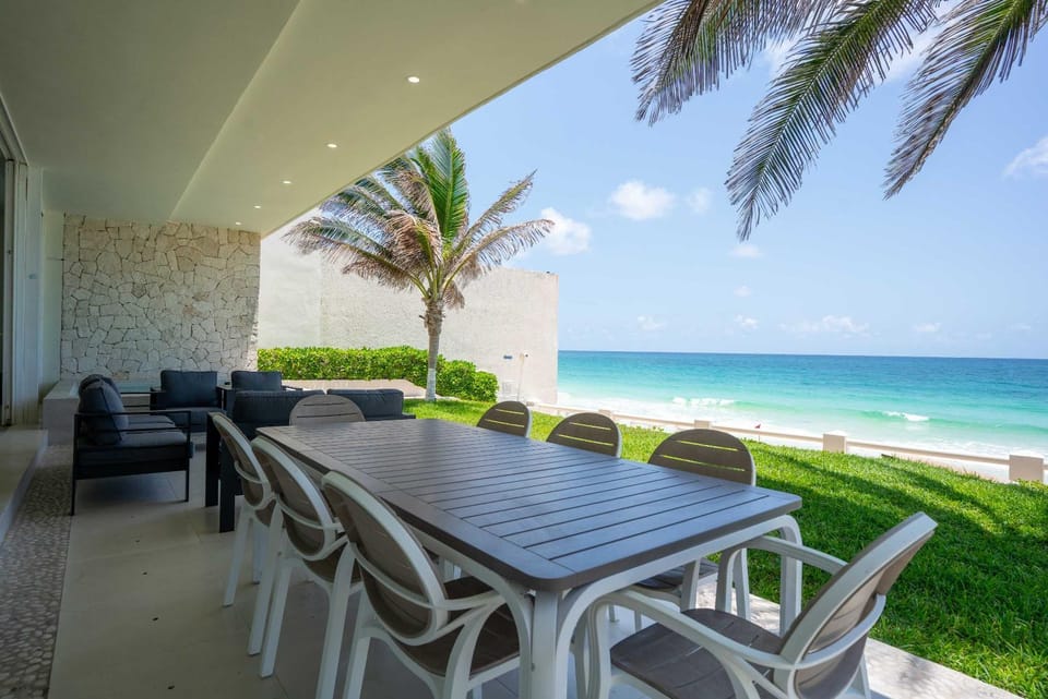 Villa Nizuc - Exclusive Beachfront Residence House in Cancun