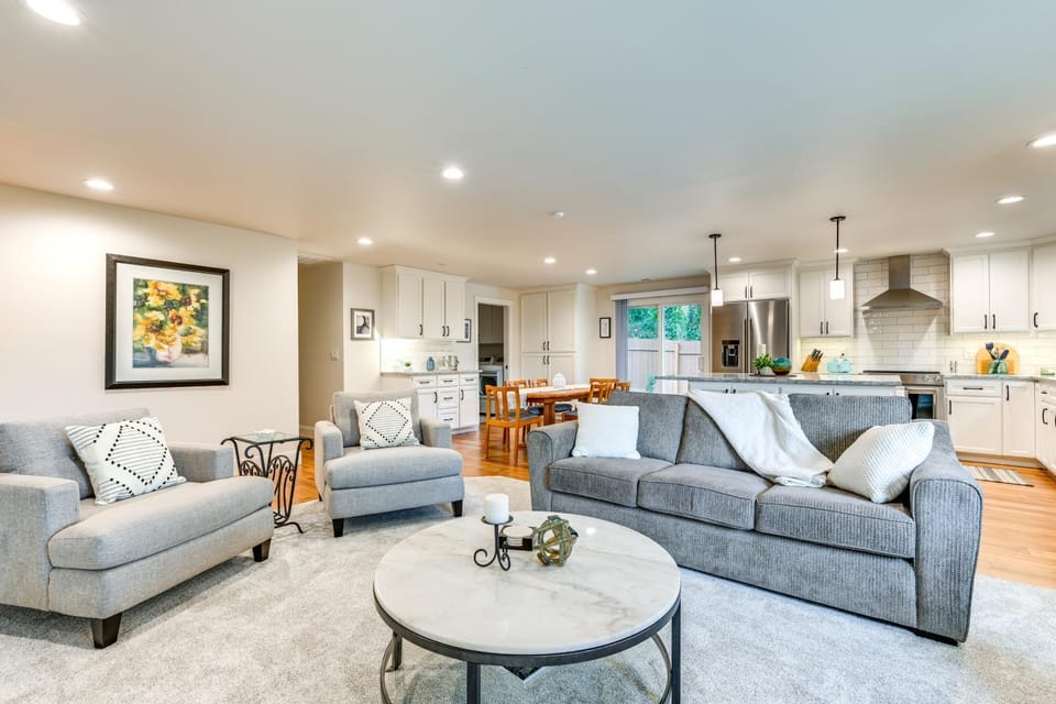 2 Mi to State Fair Puyallup Home with Private Yard! House in Puyallup