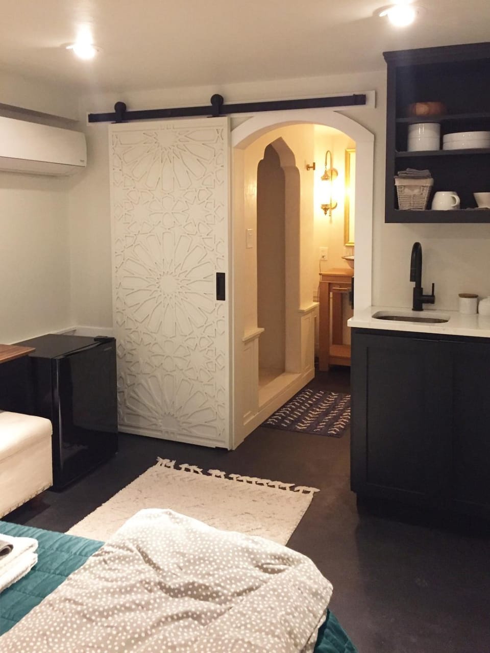 Bed, Kitchen or kitchenette, Photo of the whole room, Bedroom