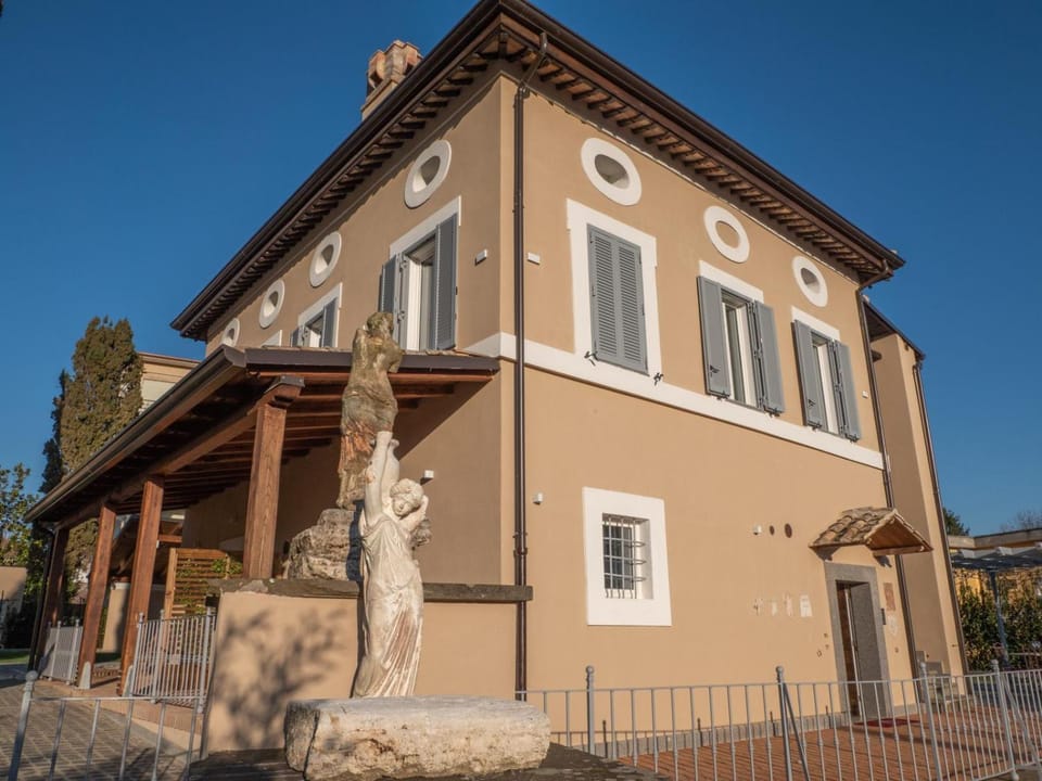 Property building, Day, Landmark view