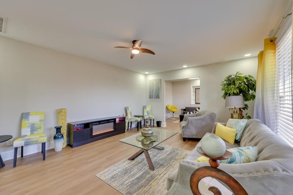 < 2 Mi to ECU: Cozy Greenville Getaway w/ Porch! House in Greenville