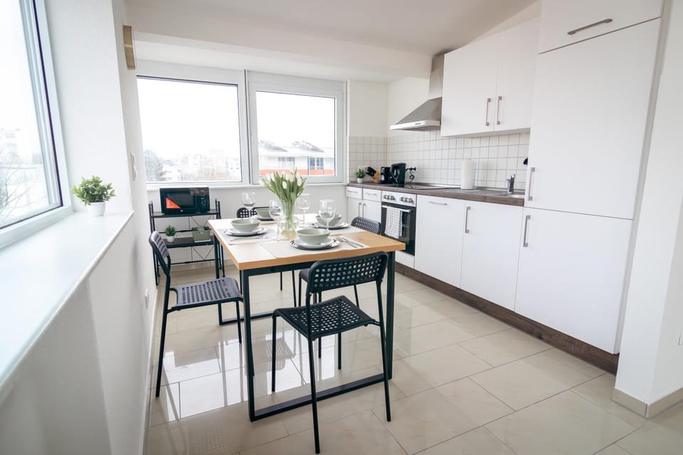 Seating area, Dining area, microwave, kitchen
